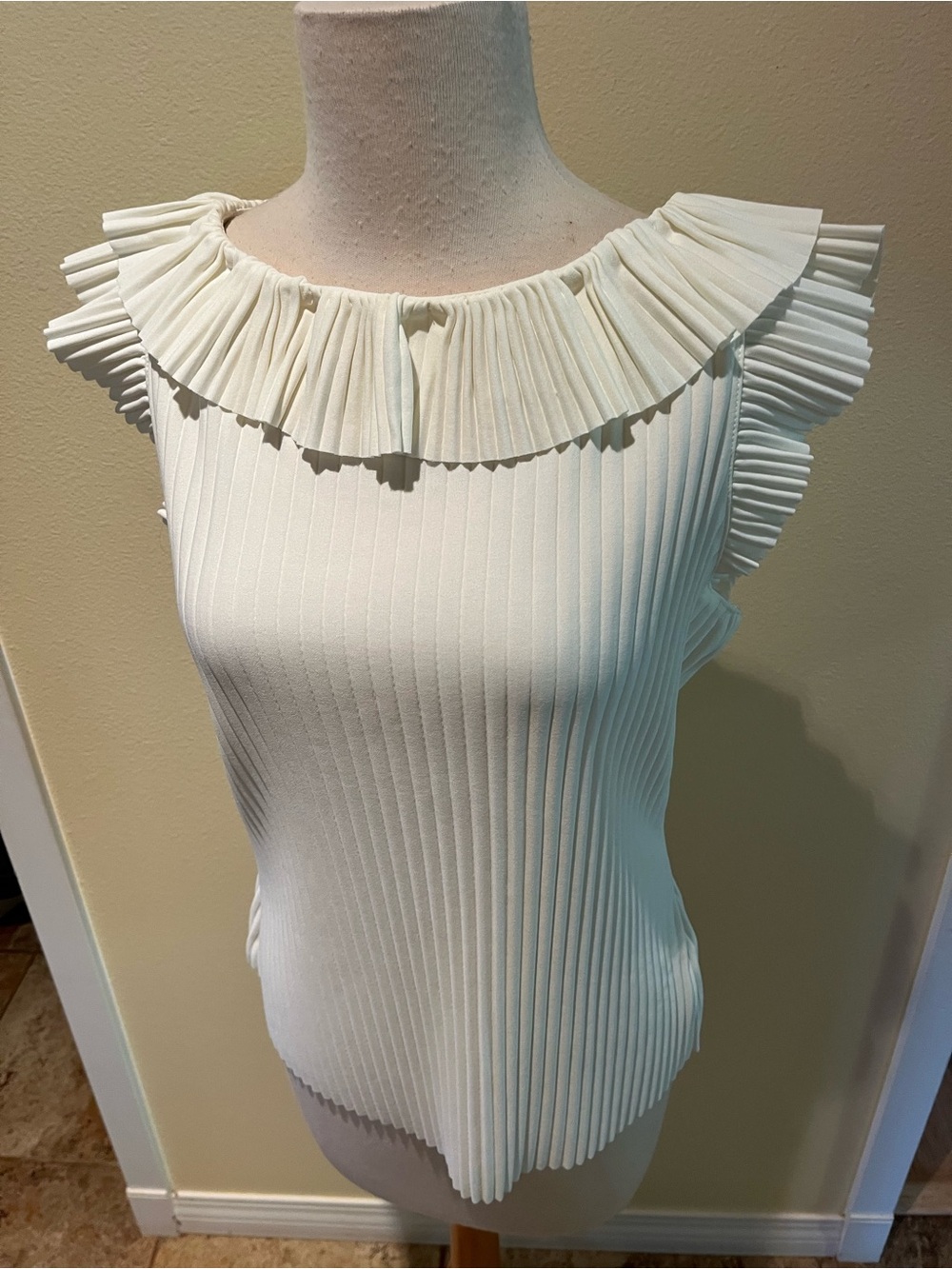 Marc New York Flutter Cap Sleeve Pleaded Stretchy Feminine Collar Tank Top NWT M